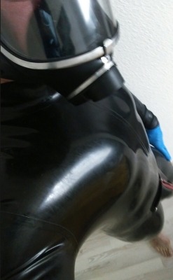 Crazycuir:me In Full Rubber And Gasmask