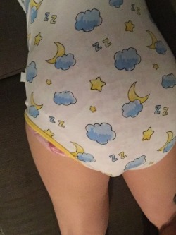 thelittlestpotat:  I can’t believe I forgot to post these! Sweet memories of my last night in AB dips. 💕  I’m so sad I won’t have them for a while. I love my pull-ups but I miss my diapers! 😭  *please, don’t remove my captions!*