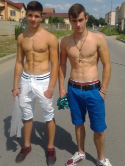 twinkswithoutshirts: Cuties x2 