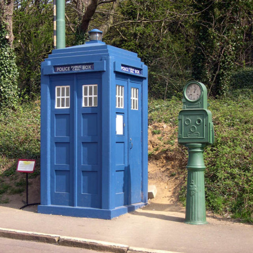 What are Police Call Boxes?Made popular today by the hit science fiction series Dr. Who, police call