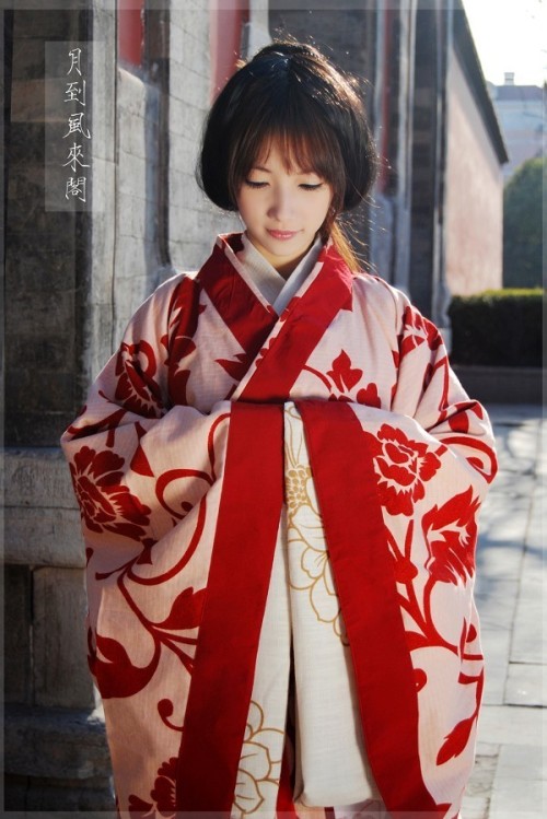 Quju/曲裾 (curved-hem robe) from 月到风来阁/Yuedaofenglaige’s Hanfu (han chinese clothing) colle