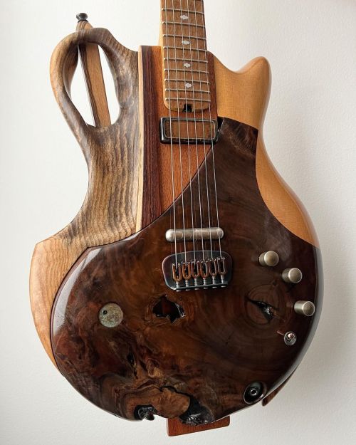 M-tone Terra Firma. #handmadeguitar #coolguitars #sculpture #art #tonefordays #mtoneguitars (at Hawt