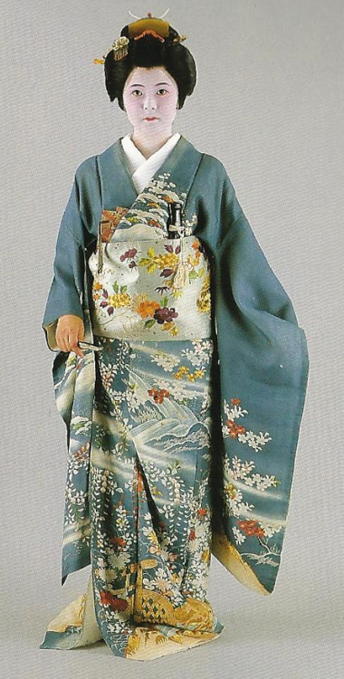 Scans from book: 300 years of Japanese women&rsquo;s appearance, kimono, kanzashi etc. ISBN