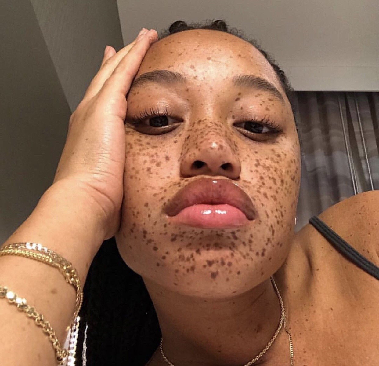 raredimez: https://www.instagram.com/raredimez/ 