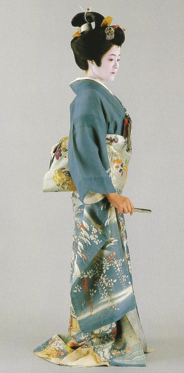 Scans from book: 300 years of Japanese women&rsquo;s appearance, kimono, kanzashi etc. ISBN