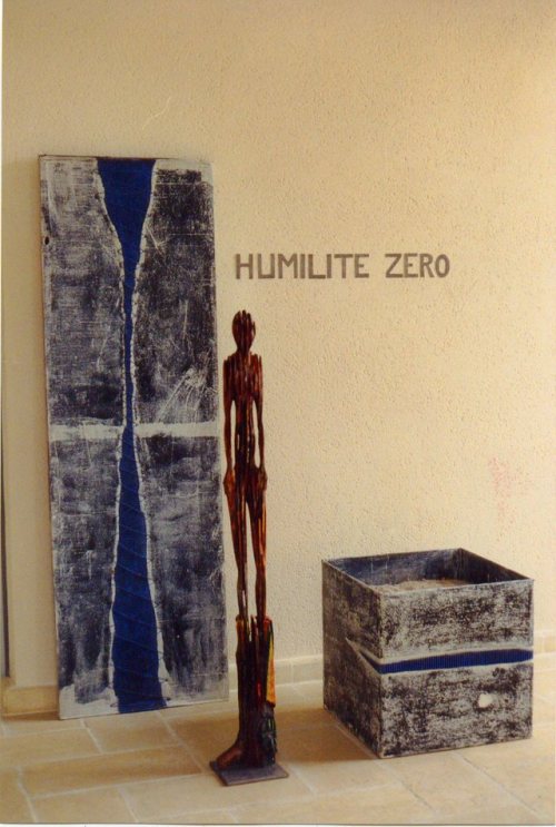 juvancy: “humility zero” / installation / cube of ash, cardboard sewn, wood and lead let