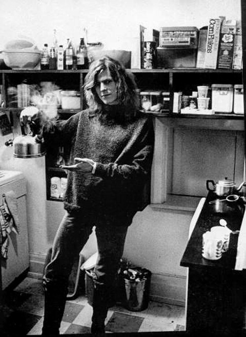 majortomwashere:  David Bowie, his bedhead, and his instant coffee in his ground floor apartment at 