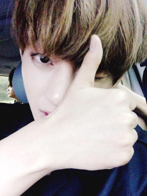 bts-trans:150705 V’s Tweet아미 오늘 정말 감사하고 활동끝나서 조금못봐도 곁에항상 아미가있단 생각하고 열심히하겠습니다~ 다들 뜨거운밖뚜(짝짝)http://t.c