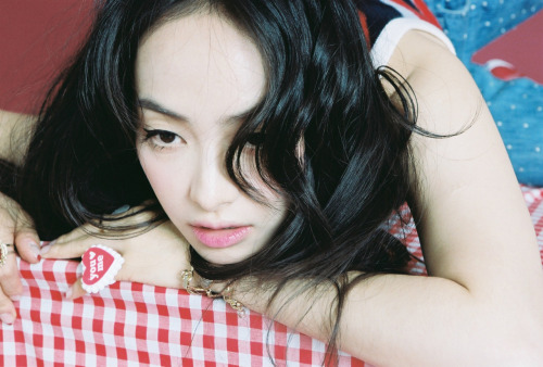 koalalalakpop: VICTORIA’S TEASERS! HELP! f(x) is back and ready to slay!