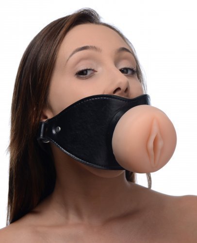 i-hope-she-swallows: i-hope-she-swallows: I may be a little harder to spit with this on the extra we