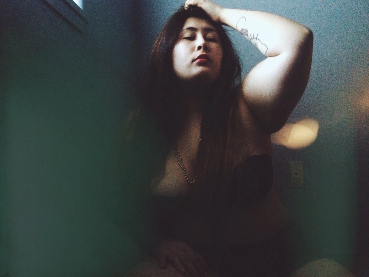 brooklynboobala:  breethaaqueeen:  That’s what I do when I’m sad. I take pictures