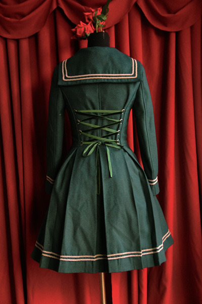 novas-grimoire:  seraphica:  Infanta - Coats  I want the red one. Though I’d be