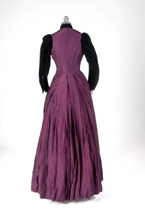 Day dress, 1885-88From the Monmouth County Historical Association