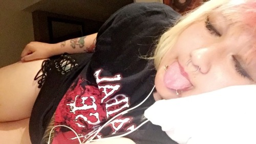 alowerclassbrat:Yo, new account. What’s good?