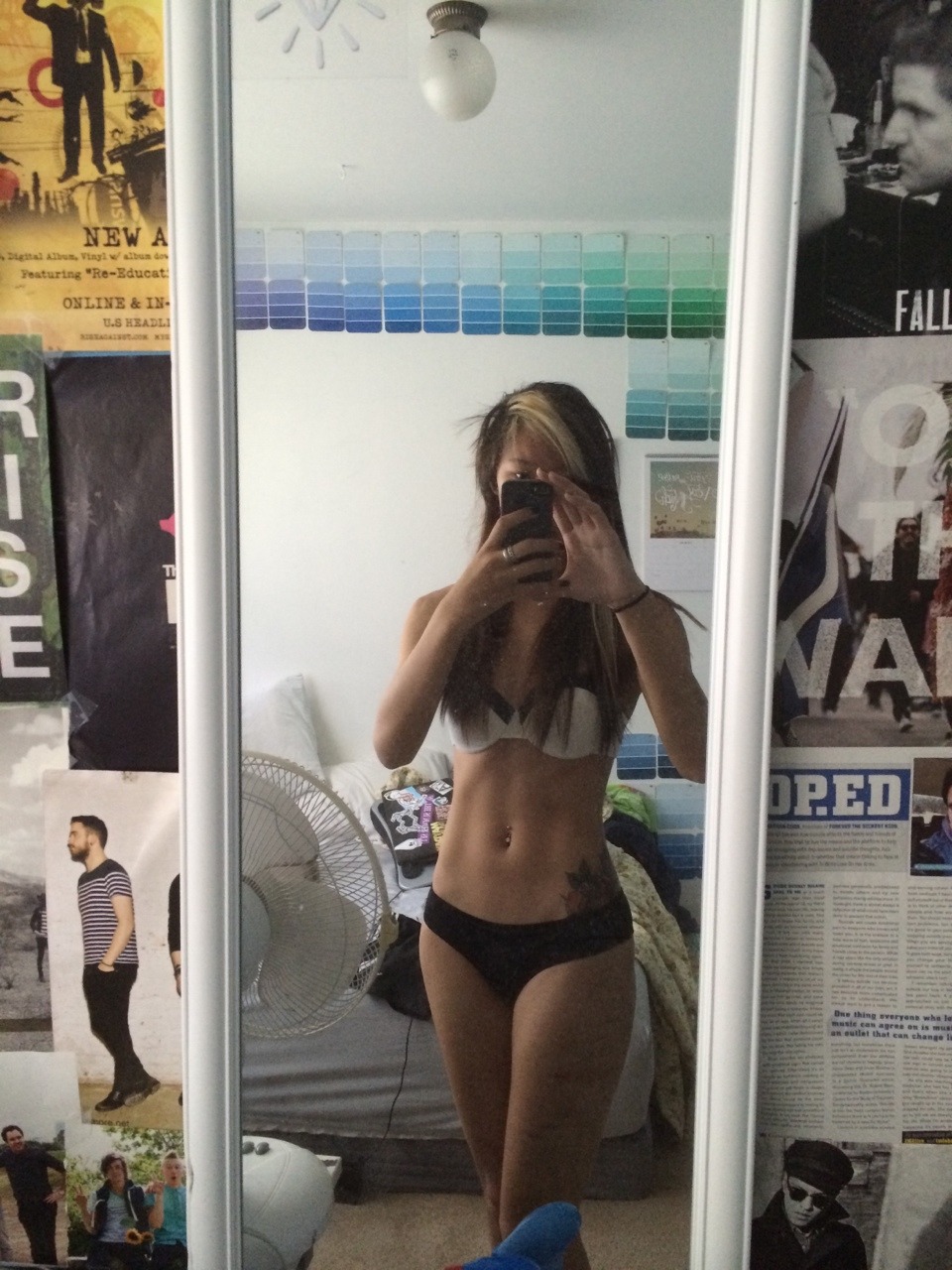 scarred-somepeoplecallitart:  carophernelia:  Woo summer  You. Are. Perfect.
