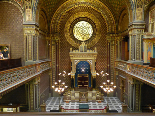 sniper-at-the-gates-of-heaven:the stunning spanish synagogue of prague, built in 1868.