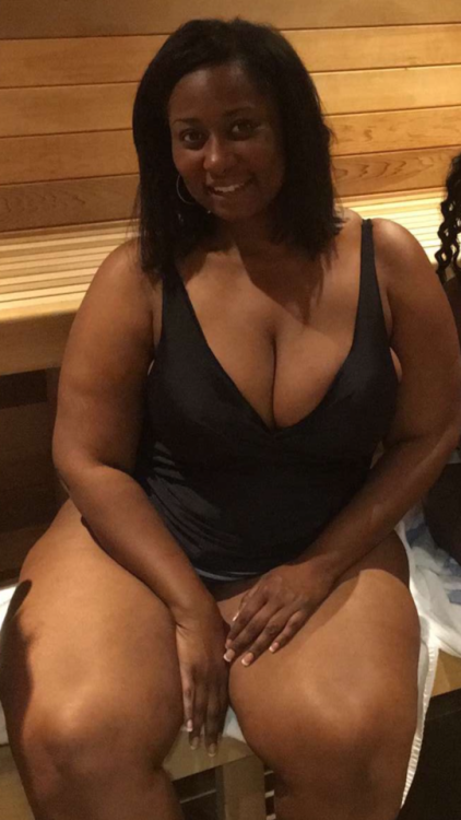 Mary 4 months preggo….. still fine