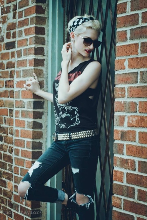 punkrockfox:  Just got a lovely surprise! Some pictures from an older shoot I did last summer! Some have never been seen, and some are re-edits. Enjoy :D  Photographer: @tuckchaylor