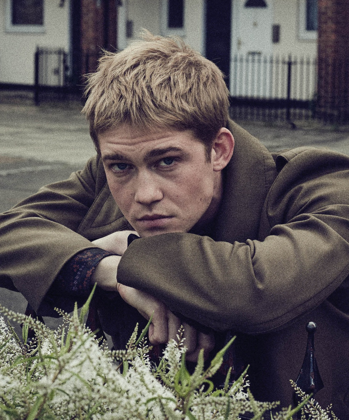 debriefedblog:  mynewplaidpants2:FOR MORE JOE ALWYN CLICK RIGHT HERE Screen Hotties: