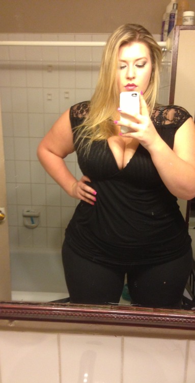 rockthemcurves: plus-size-barbiee: Helloheyhayley wants me to reblog for her sexy ass. Well dang she