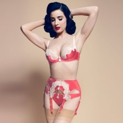 killette:  Dita Von Teese 