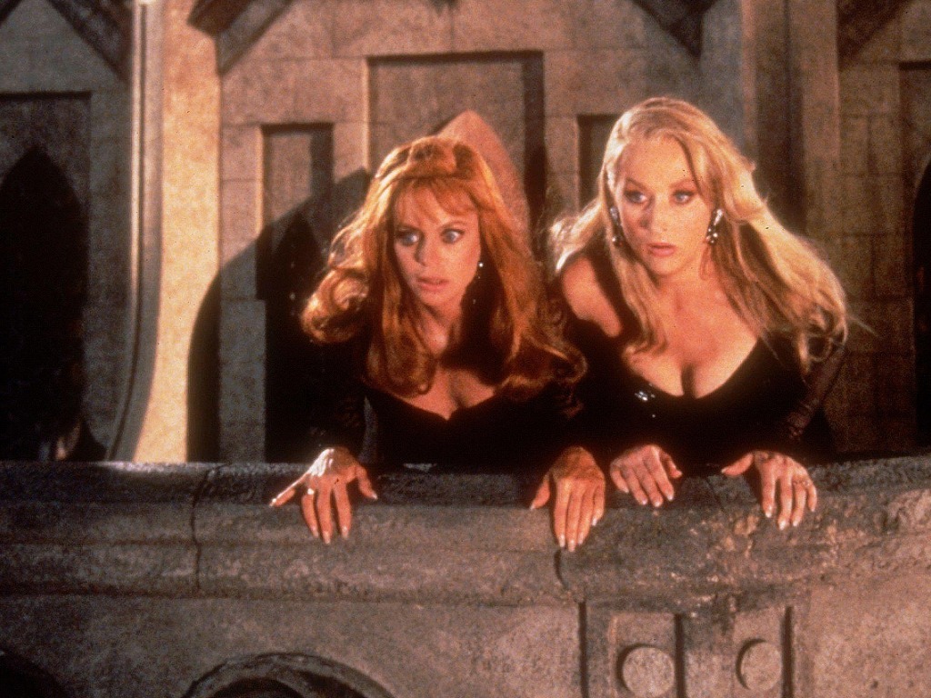 mrrobotico:  midmid333:  “Death Becomes Her” Meryl Streep and Goldie Hawn (1992)