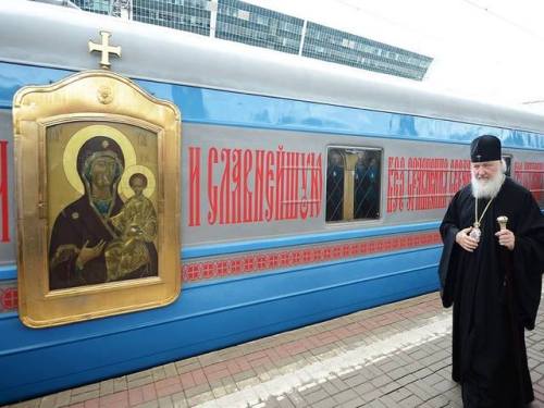gouachevalier: In Russia, railroad chapel cars are brought to the most remote regions of the country