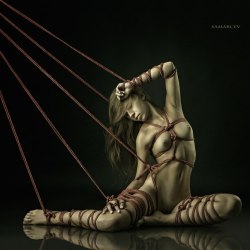 darkesdreams:  Atadura no es un precioso bondage  o un maravilloso shibari únicamente…  Es dejarlo impreso en el corazón, es sentir esa cuerda de unión sin cuerda, es notar la liviana levedad del peso sin cadenas, es la libertad de pertenecerle…