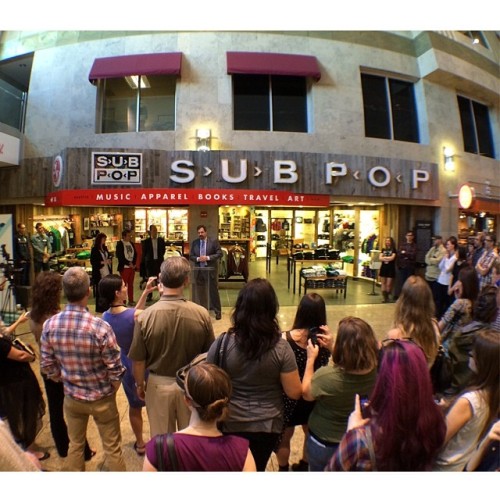 grungebook: The Sub Pop Sea-Tac Airport store is officially open for business! THIS IS FANTASTIC!