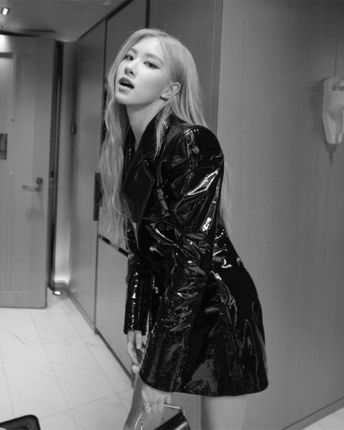 blackpinkofficial:  [IG] 190924 roses_are_rosie: gettin ready for it @ysl 🖤  