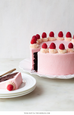 fullcravings:Chocolate Raspberry Cake