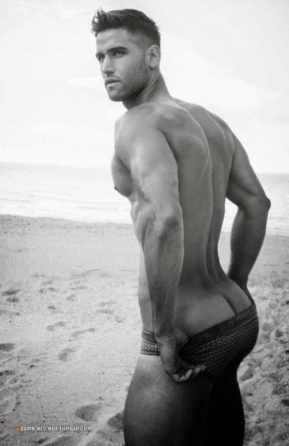 damn-hes-hot:  DAMN HE’S HOT! Follow for daily pics of hot men - https://damn-hes-hot.tumblr.com/
