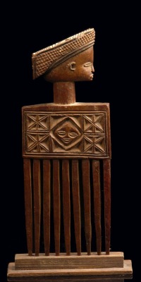 vintagecongo:  Culture/People: Chokwe from D.R.Congo, Angola and Zambia Name: Cisakulo (Comb)    I want em all
