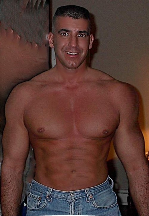 Stats-5'11", 177#, 31"waist, 44"chest, 14" bicepsEmail: Streetmuscle501@gmail.co