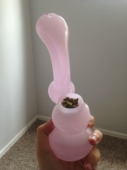 purrincessgigi:Christening my new apartment and my new bubbler with some beautiful northern lights ✨