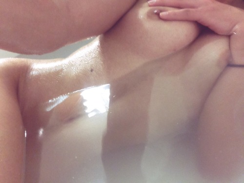 kink-itty:  Splish splash I was takin’ a bath