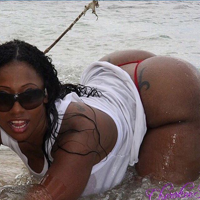 thequeencherokeedass:  Tbt me in DR on beach #thickchick #cherokeedass #bigbooty
