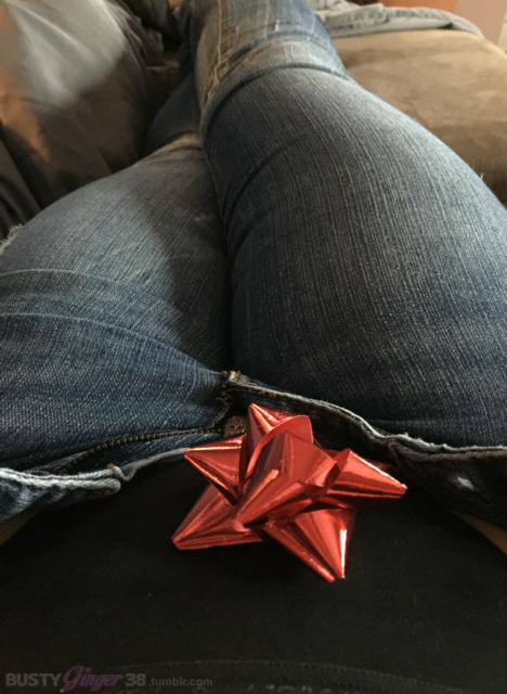 bustyginger38:  Merry Christmas and Happy Holidays to all ;) If you are in the spirit of giving, here is my wish list ;) —> http://amzn.com/w/1B2Q96ECVUBQ3 BustyGinger38 ;)