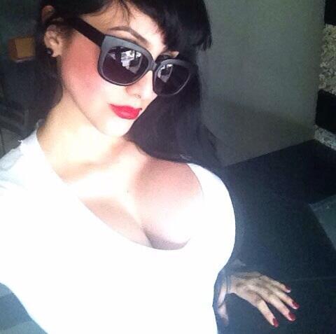 agreedyconcern:  Pierina Gardelliano, selfshot queen from Venezuela