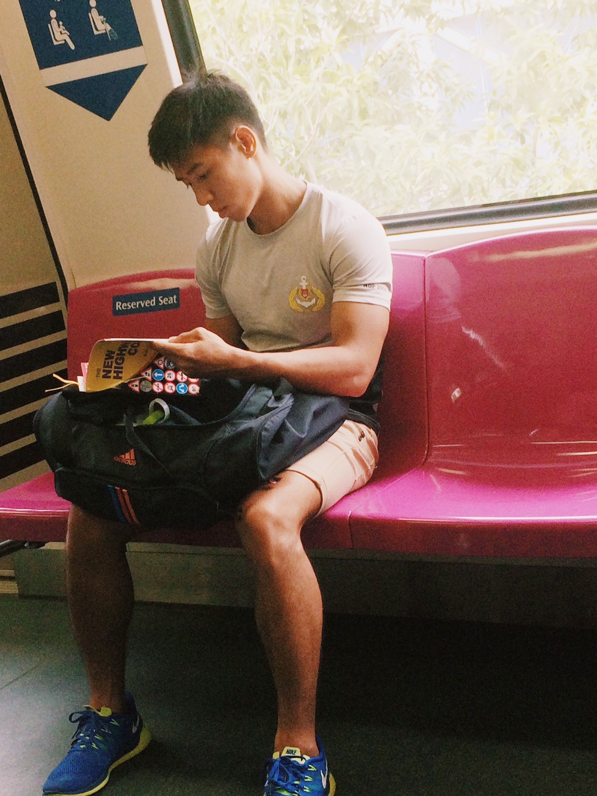 merlionboys:  Fan Submission: ‘Navy hunk on MRT’ Taking the train can be tiring