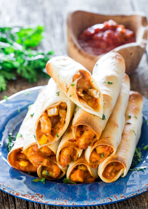 foodiebliss:Chicken Taco TaquitosSource: Jo CooksWhere food lovers unite. “taco taquitos”…y’a