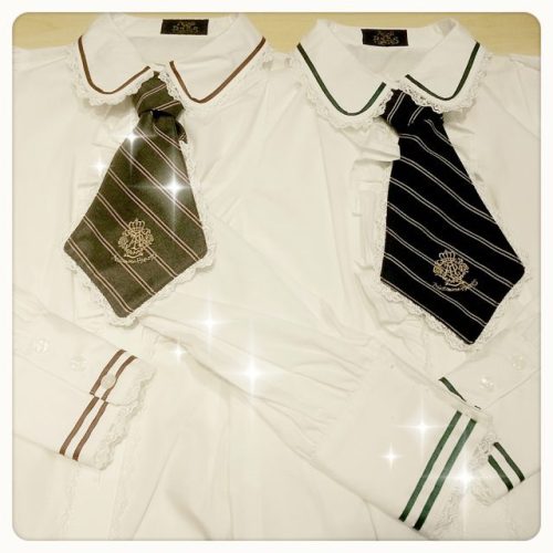 ☆☆ Which house do you belong to?☆☆ The School Girl blouse is trimmed with red or green ribbon and co