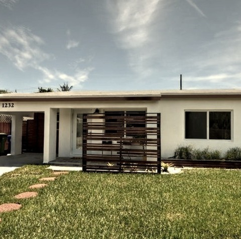 Midcentury Exterior In MiamiIdea For A White, One-story Mid-sized House From The 1960s With A Shed Roof