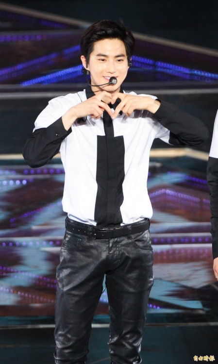 hairykpoppits:  [REQUEST] Leather Pants Part 2 - EXO’s edition