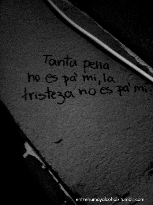 abiertosdemente:  entrehumoyalcoholx:  No les creas cuando te digan que eres feaNo les creas no tienen ni puta idea ellos hablan y hablan y hieren cuando quieren  cancion para una adolecente- Cevladé. 