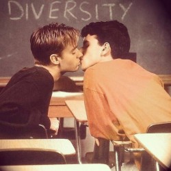 curtiutemquechupar:  ♥ ❤ Good morning ☺ ♥‿♥ #EusigoAmorGay69  #gaylove #gaykiss #gaymen #gayboys #gayteen #gaypride #gayrights #love #lgbt #gay #bi #bisexual #pansexual #pan #loveislove #fckh8 #noh8v #zzagayisokay #legalizelove #bissexual