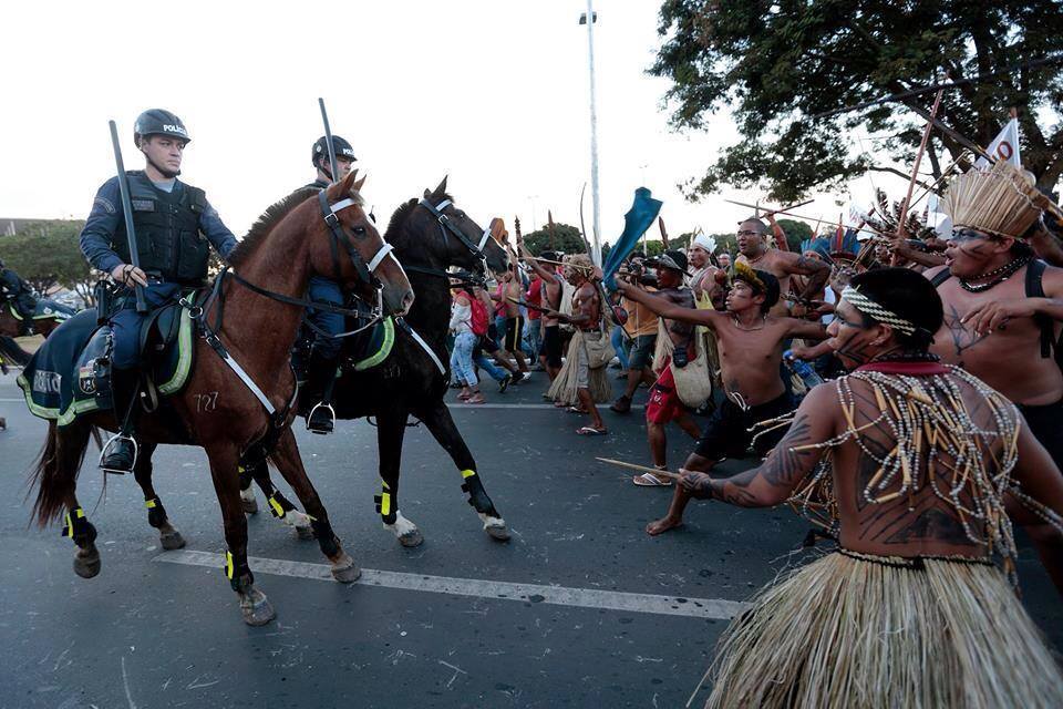 dandycapp:  27/5/14 ‪‎Brasilia‬ ‪#‎Brazil‬ - Clashes between indigenous