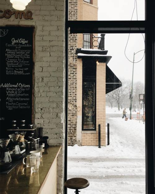 unlapinfatigue:snow snow snowwww! (at Bow Truss Coffee Roasters - Logan Square)