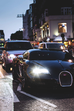 reals:  Bugatti x Range Rover | Photographer