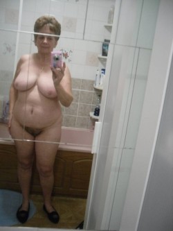 Nanna snapping a sexy selfie. And why not??